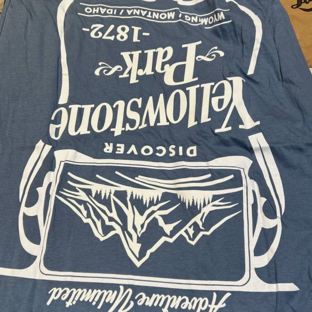 NEW LOT OF 4 GRAPHIC T SHIRTS MENS (SHORT SLEEVE) YELLOWSTONE /NATIONAL PARKS - Picture 5 of 11